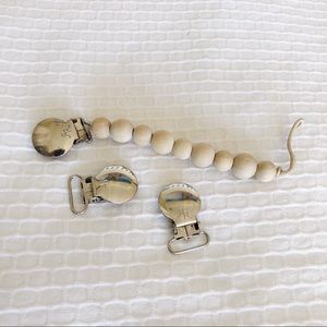 Ryan and Rose Wooden Pacifier Clip w/ extra clips